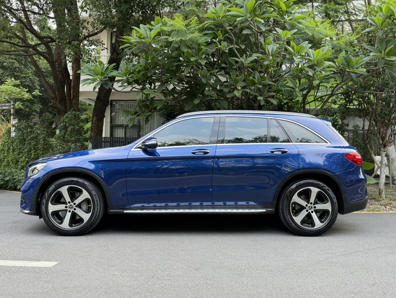 GLC 2019 Facelift GLC 260 L 4MATIC Luxury photo 2