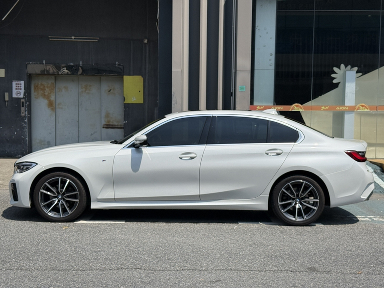 3 Series 2022 320Li M Sport Package photo 3