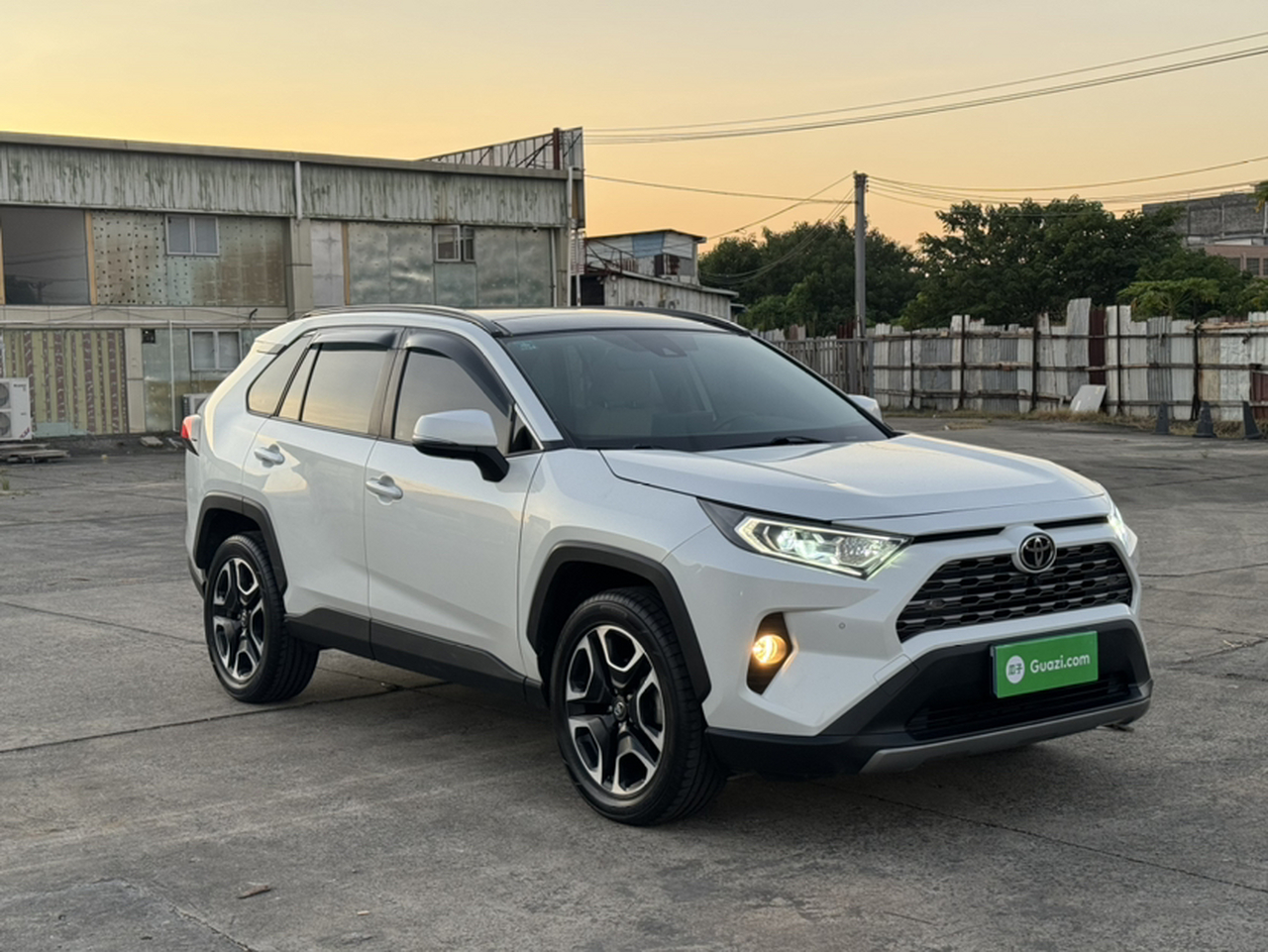 RAV4 2021 2.0L CVT AWD Premium photo 5