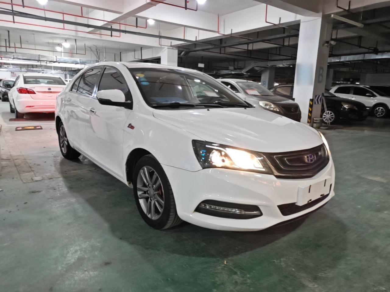 Emgrand 2017 Sedan 1.3T CVT Premium photo 3