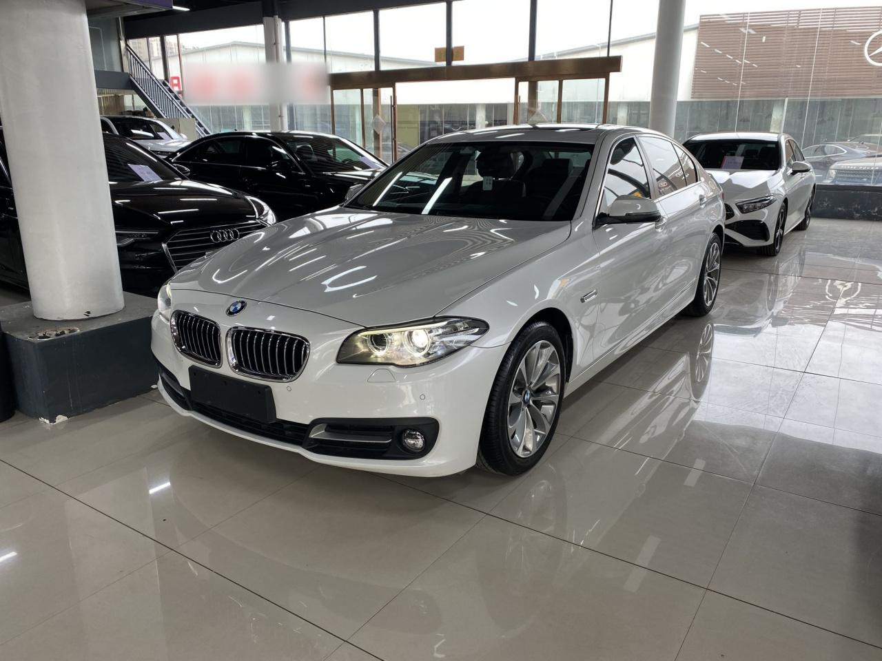 5 Series 2017 525Li Leading