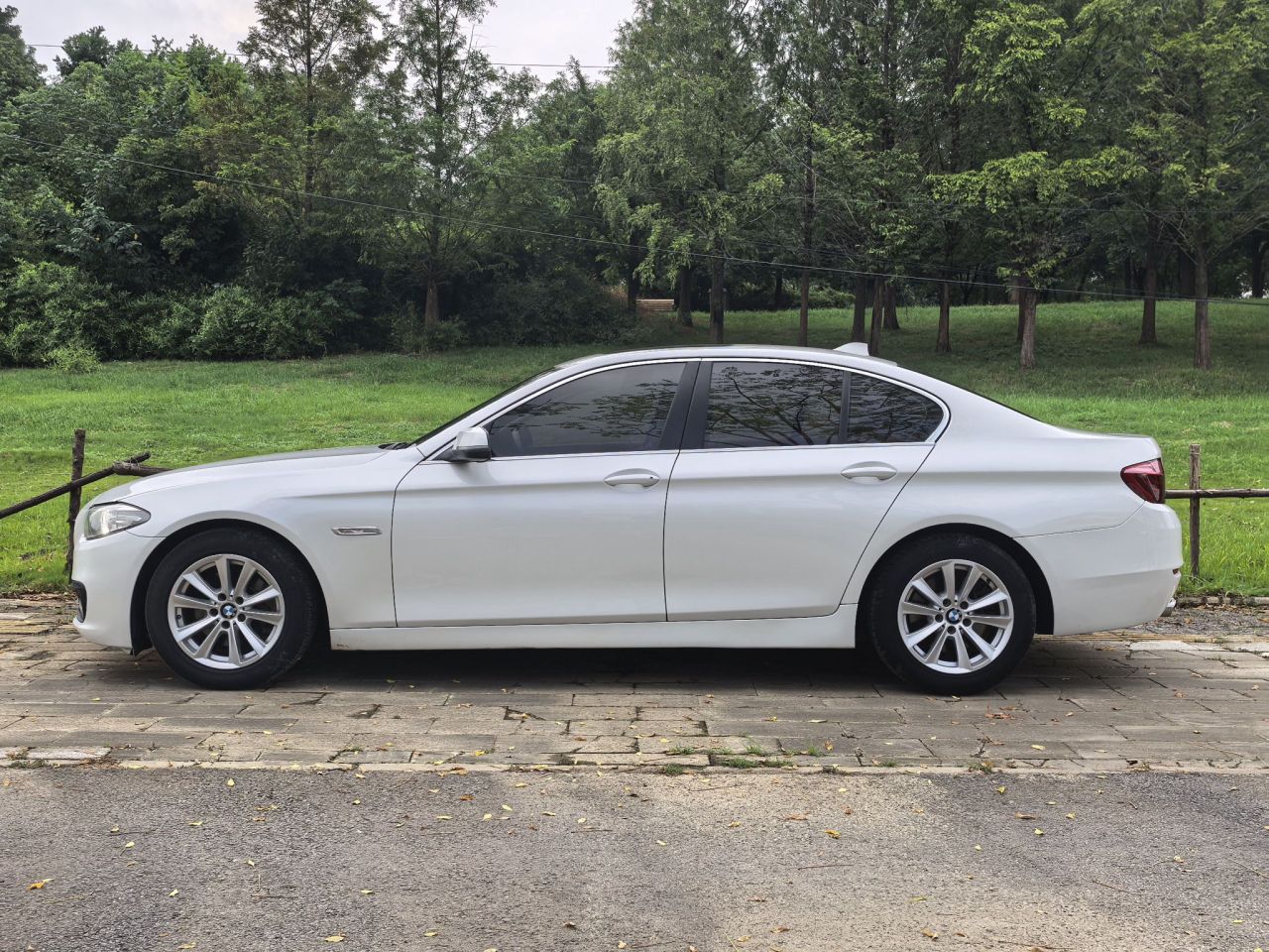 5 Series Imported 2015 520i photo 4
