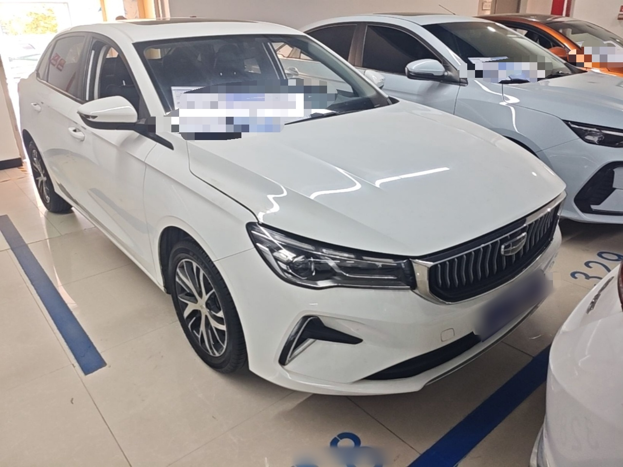 Emgrand 2023 4 Champion 1.5L CVT Luxury photo 3