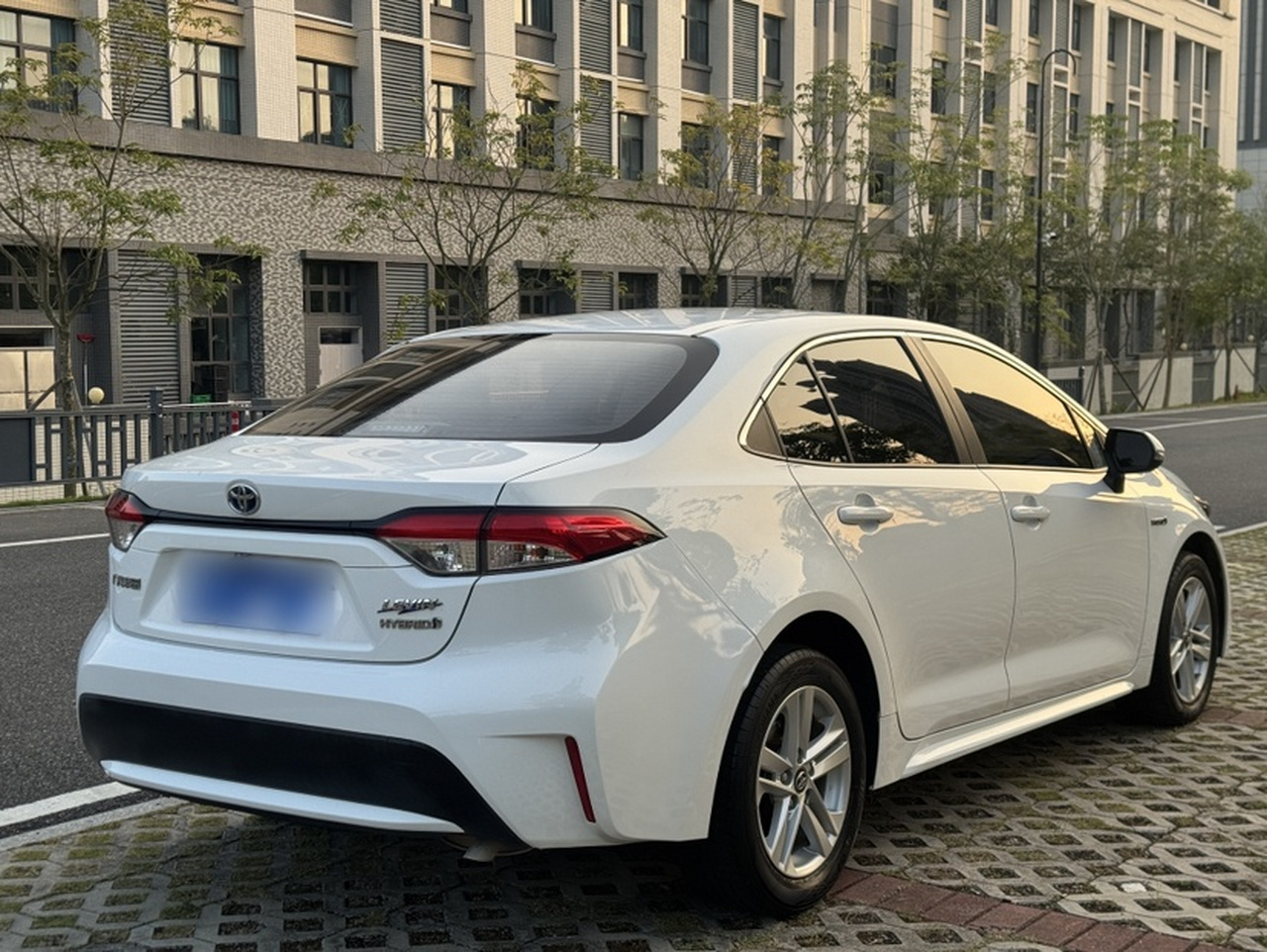 Levin 2022 Hybrid 1.8H E-CVT Leading photo 3
