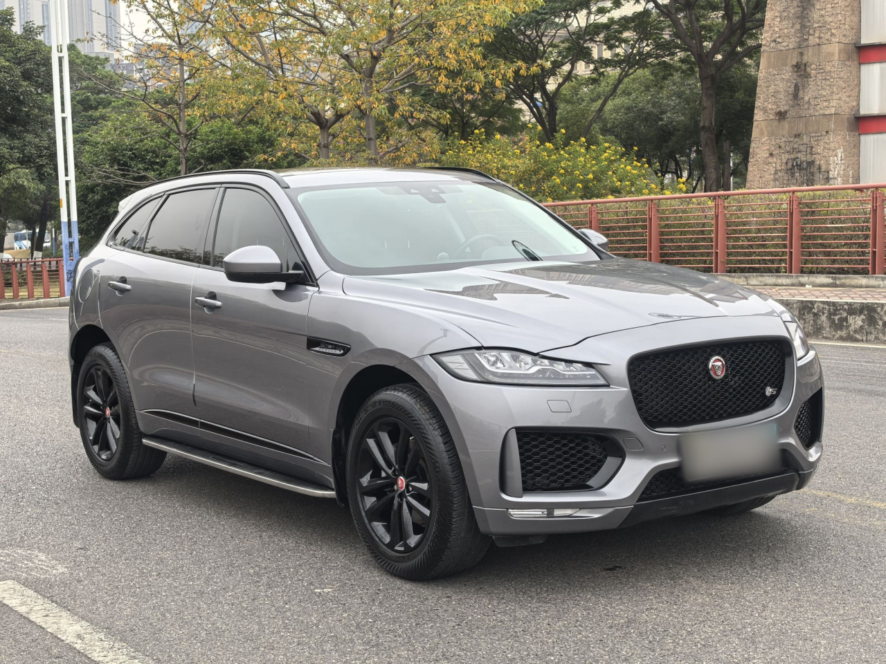 F-PACE 2020 2.0T photo 2