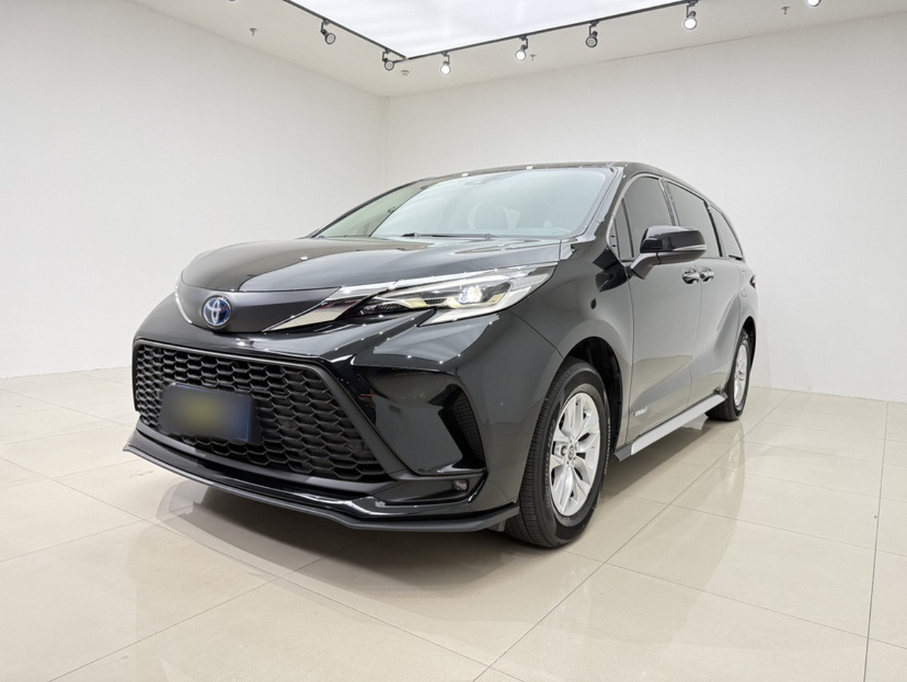 Granvia 2023 2.5L Hybrid Comfort