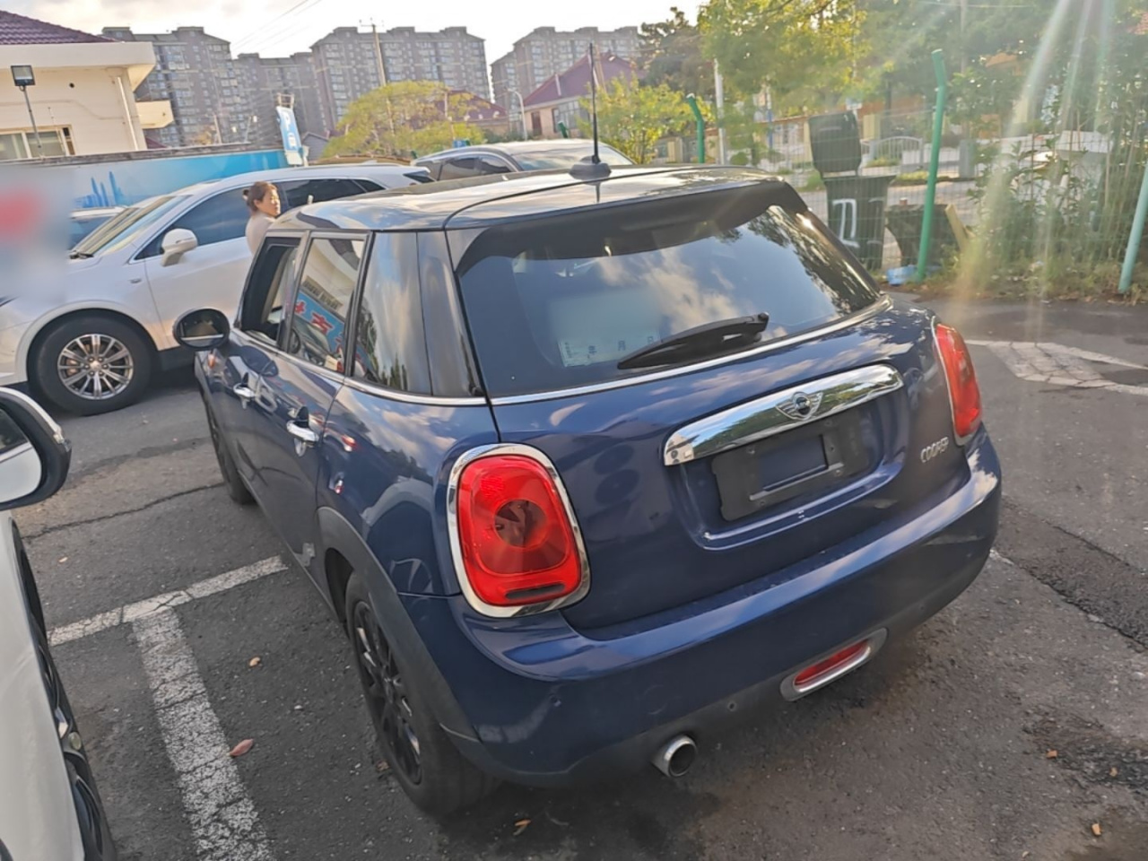 2016 1.5T COOPER 5-Door photo 4