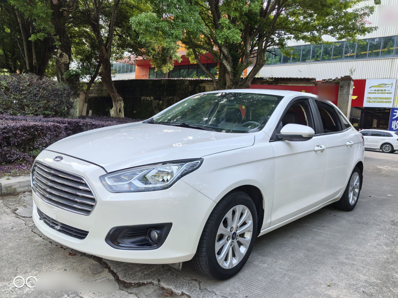 Escort 2015 1.5L AT Comfort