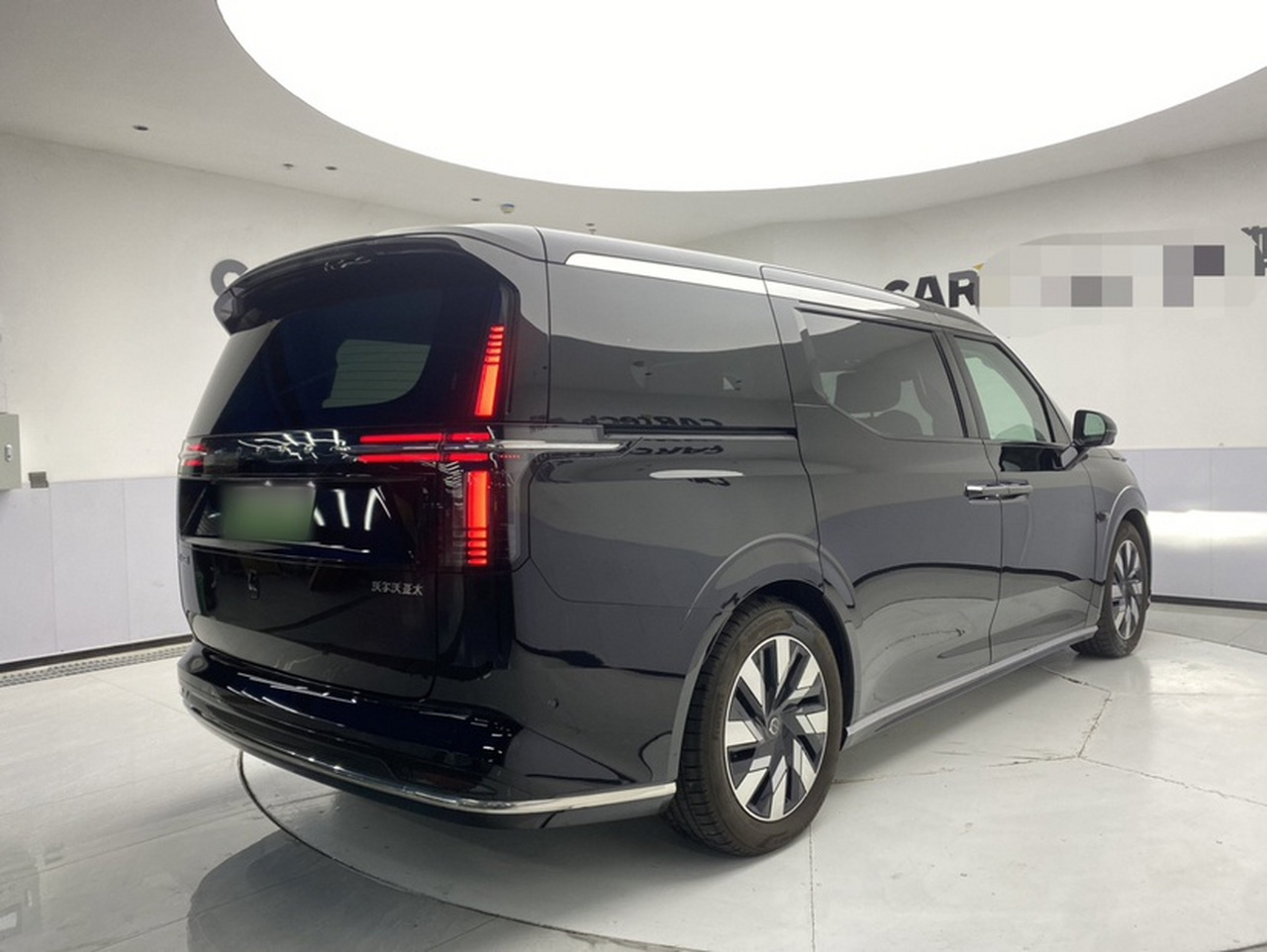 EM90 2025 Ultra 6-Seater photo 2