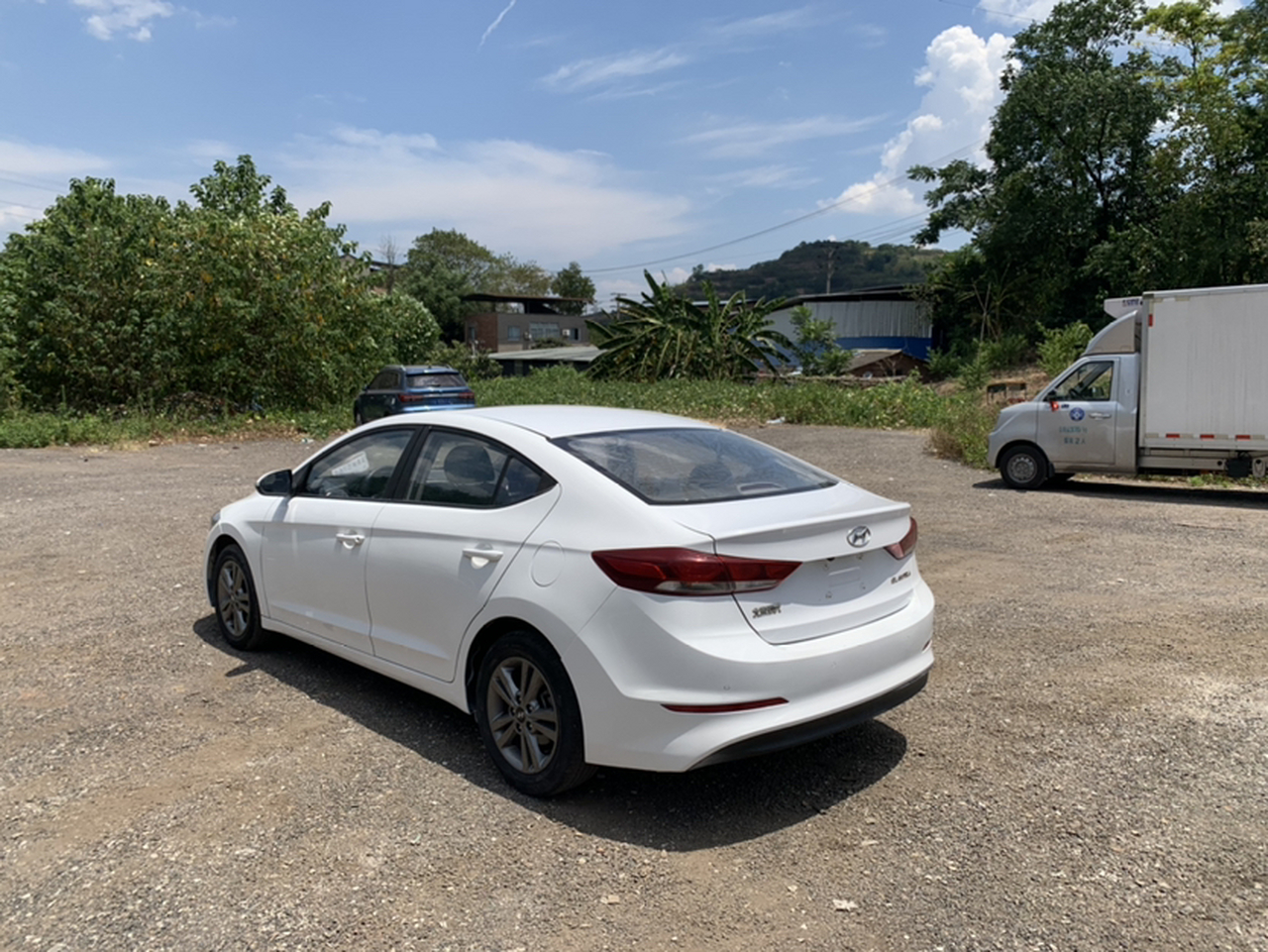 Elantra 2016 1.6L MT Smart photo 4