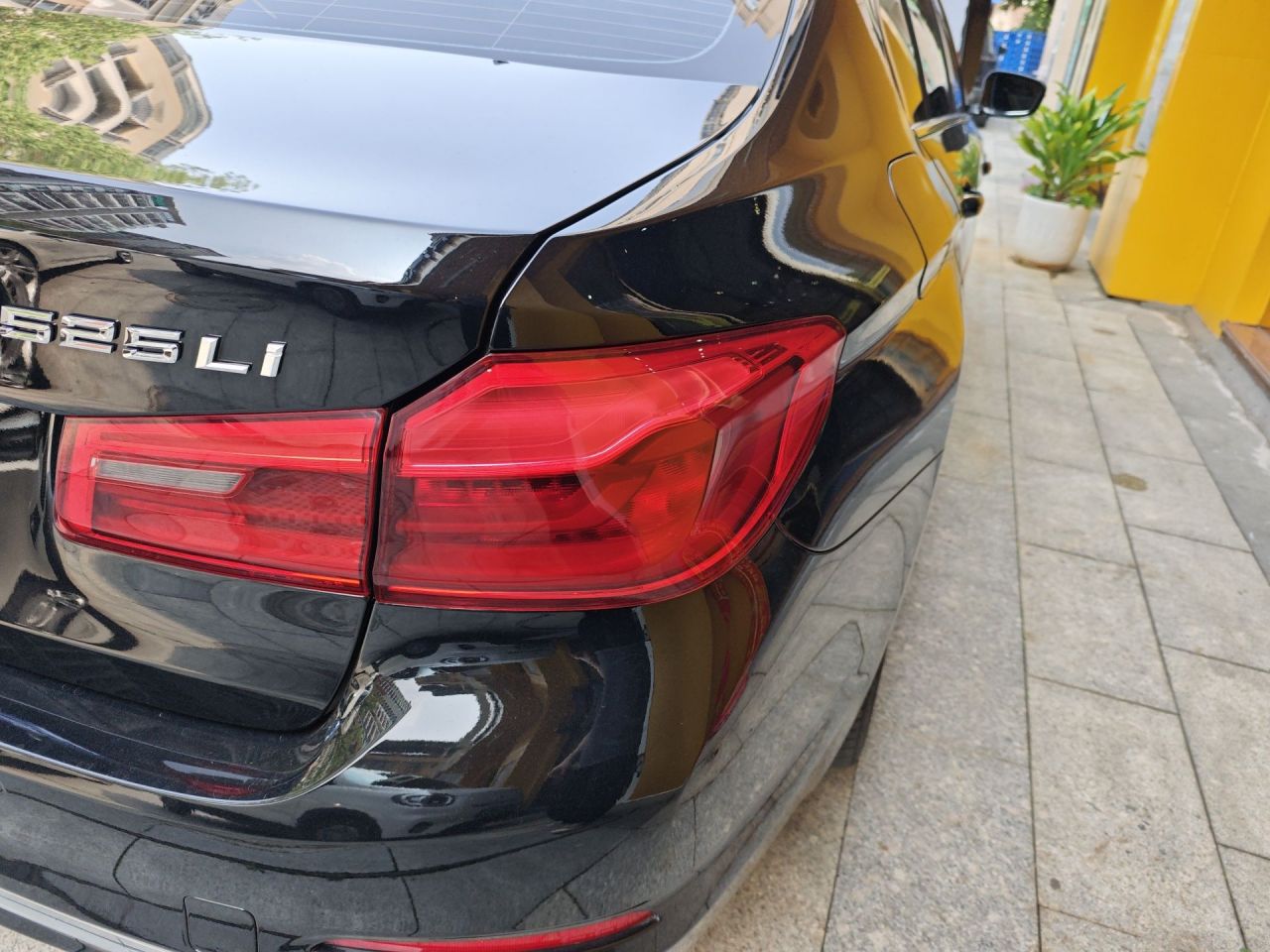 5 Series 2018 525Li Luxury photo 2