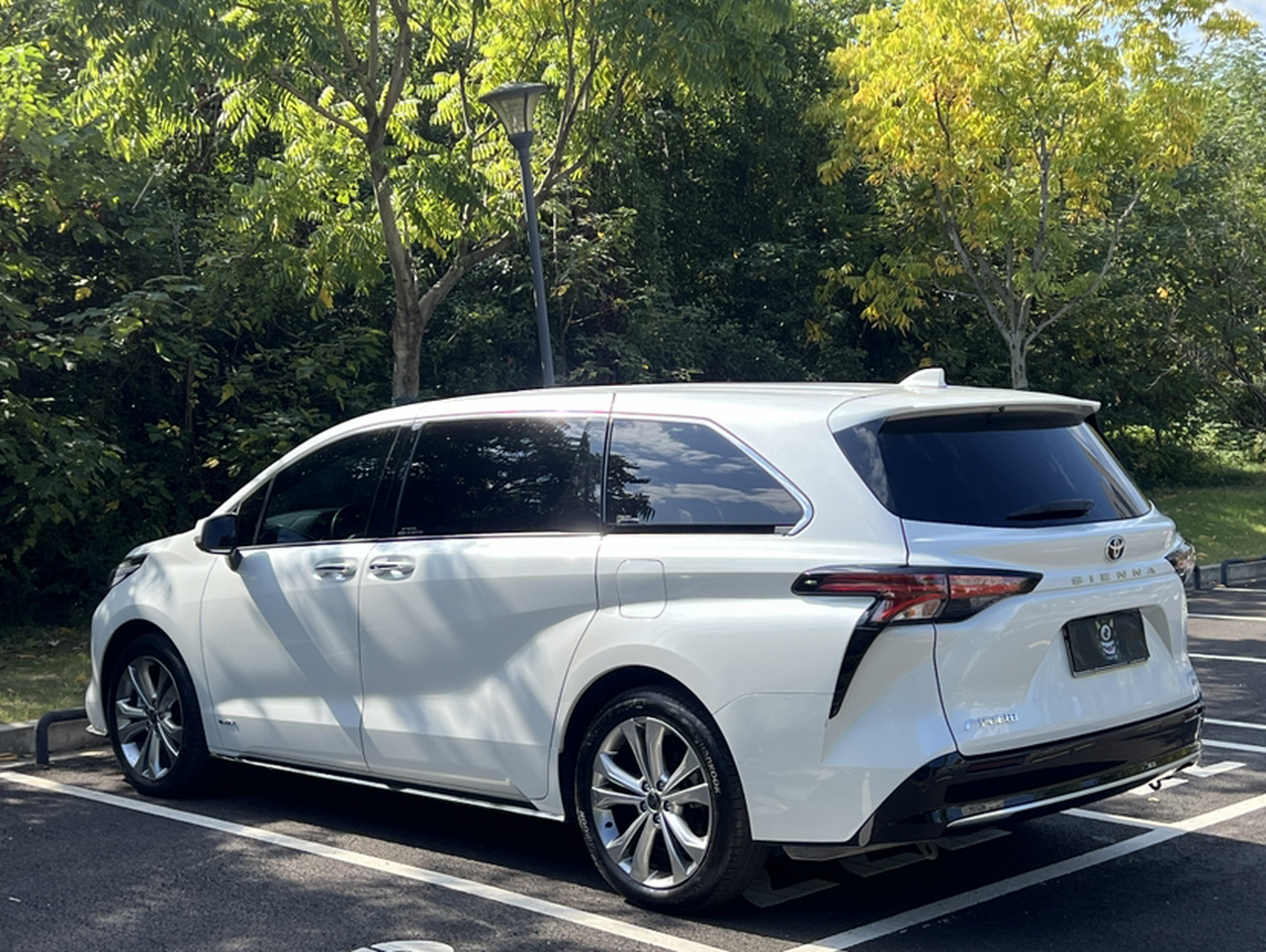Sienna 2024 2.5L Hybrid Premium photo 3