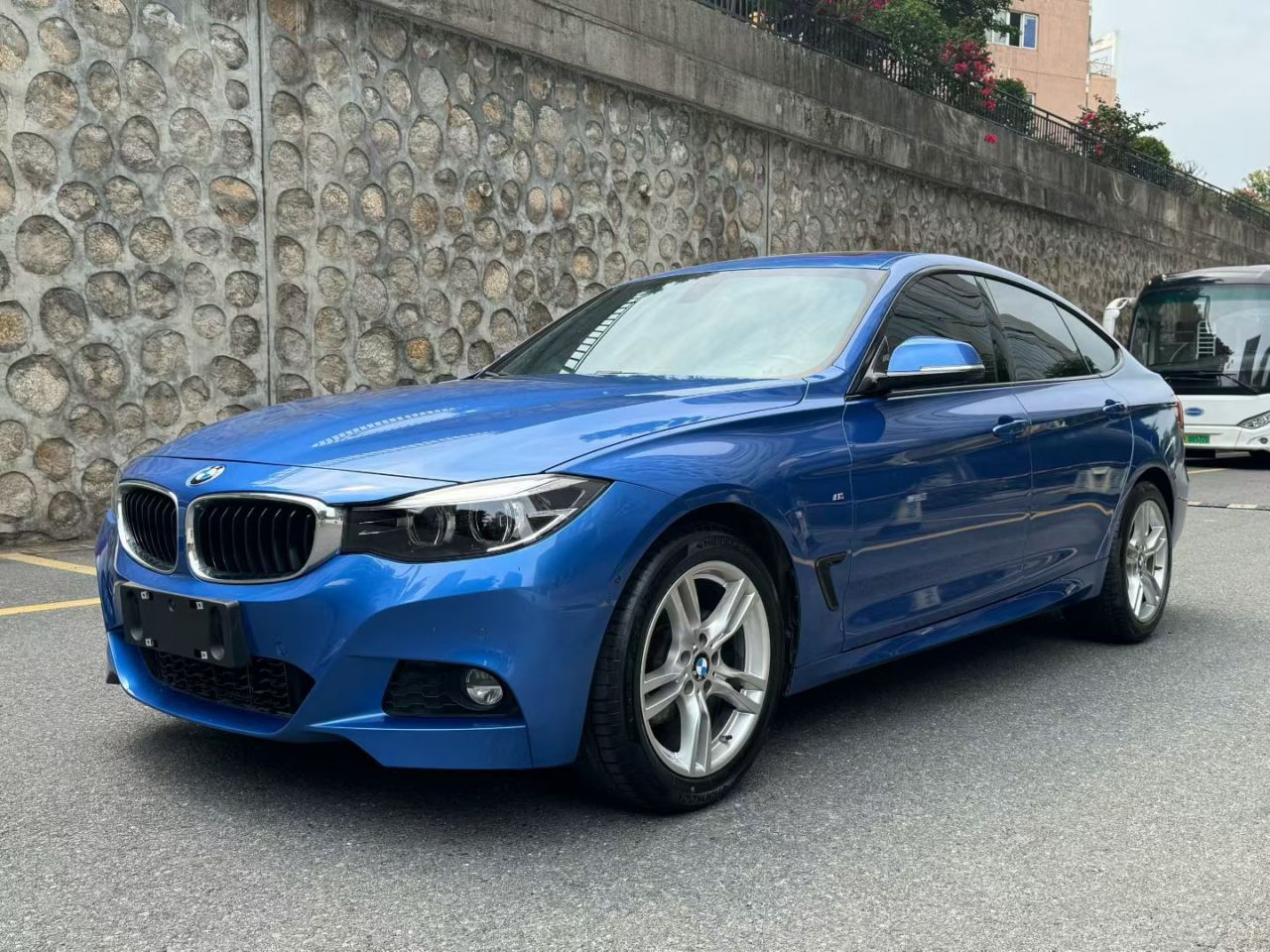 3 SeriesGT 2019 320i M Sport Package photo 2