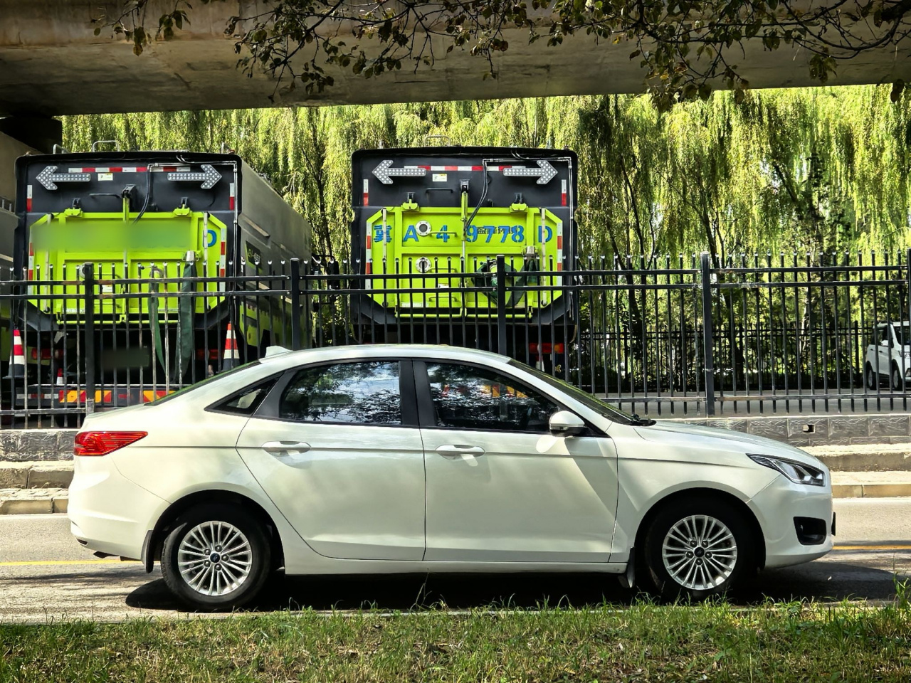 Escort 2015 1.5L AT Comfort photo 4