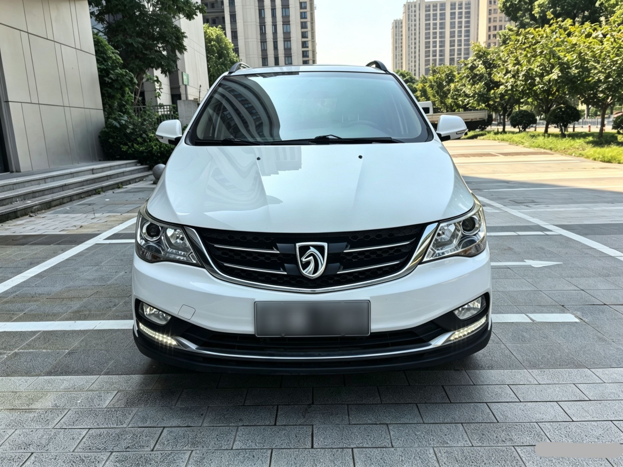 730 2016 1.8L iAMT Luxury 7-Seater photo 2