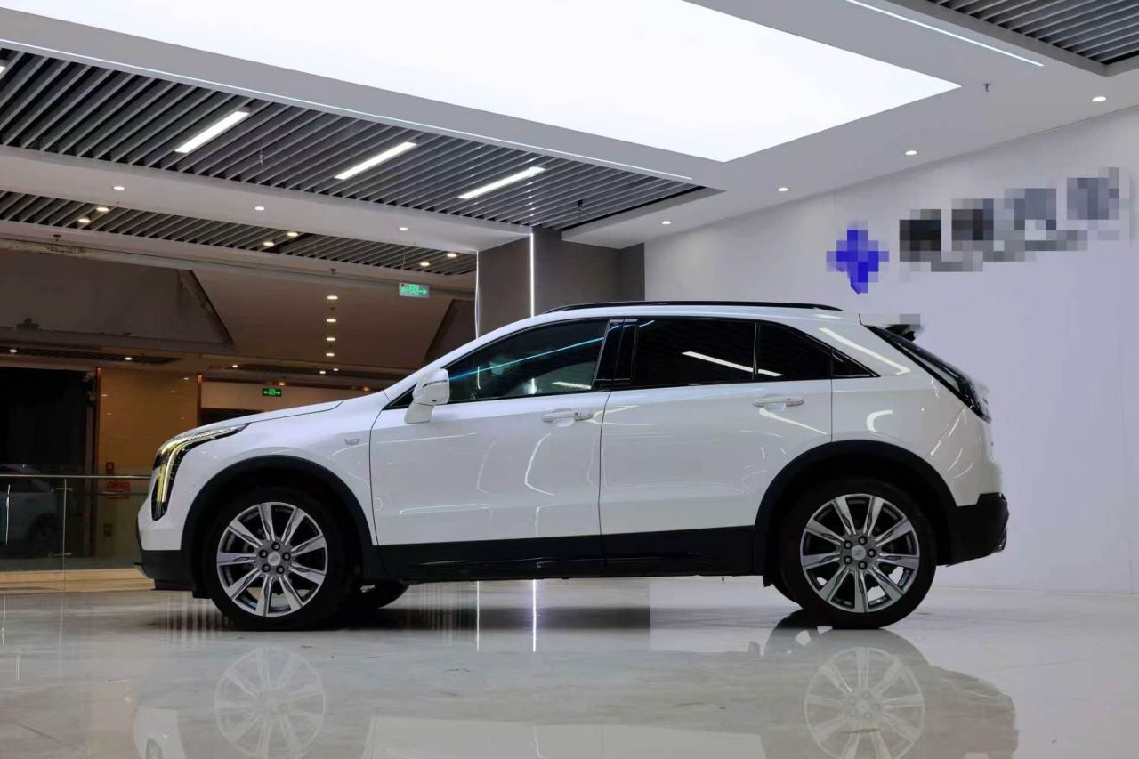 XT4 2020 28T AWD Platinum Sport photo 3