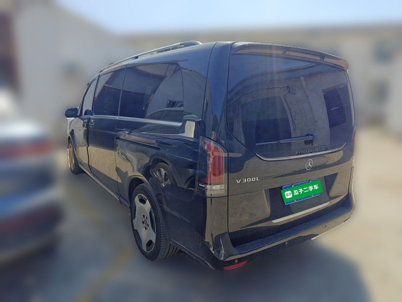 V-Class 2024 V 300 L Long Wheelbase Luxury photo 4