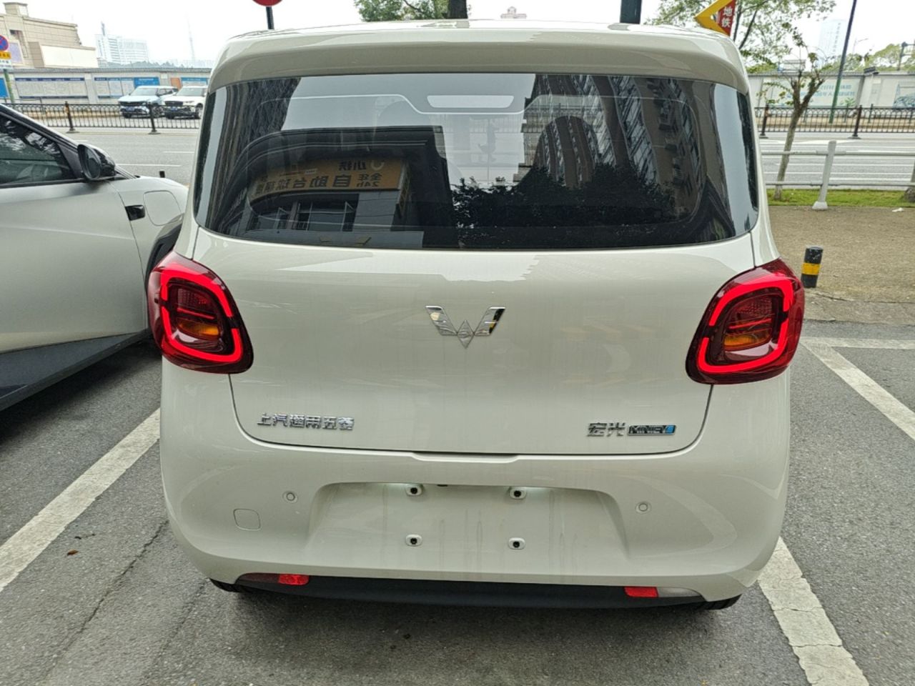 Hongguang MINIEV 2025 4th Gen 4-Door Advanced photo 3