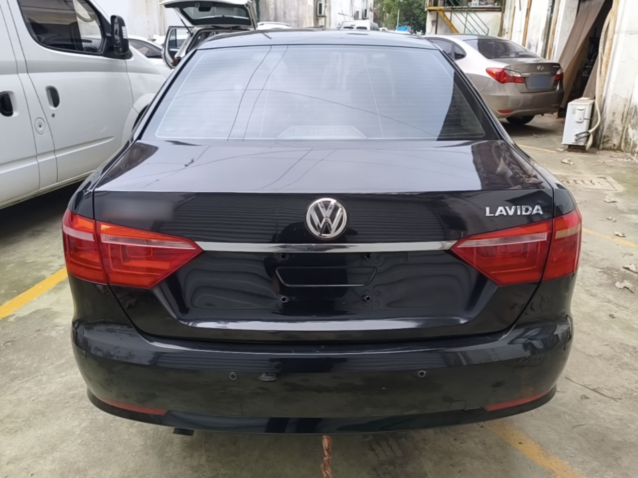 Lavida 2013 Facelift Classic 1.6L AT photo 3