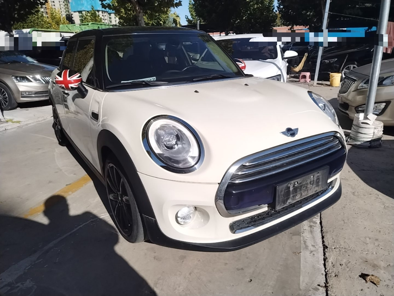 2016 1.5T COOPER 5-Door photo 3