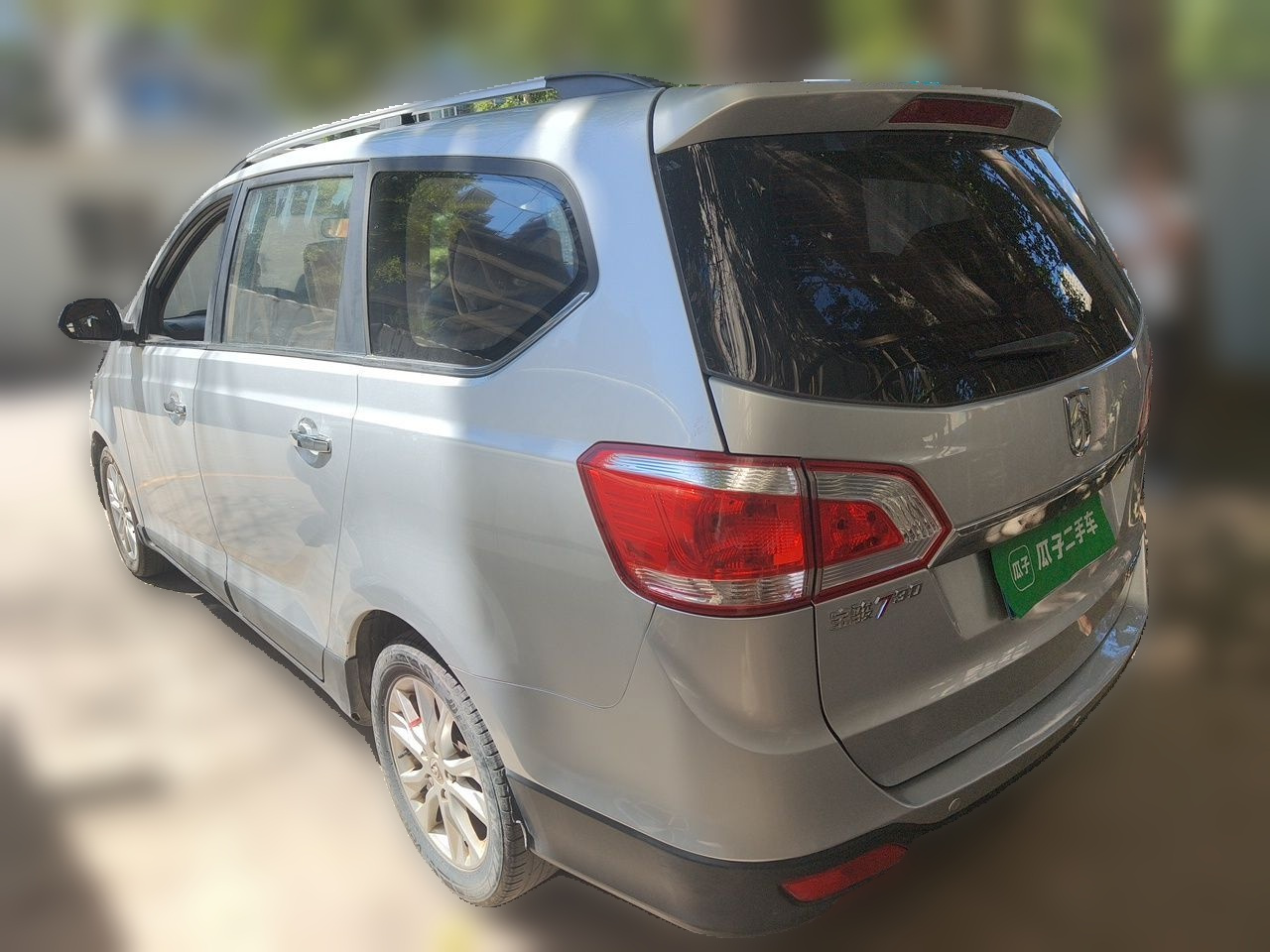 730 2014 1.5L MT Luxury ESP 7-Seater photo 4