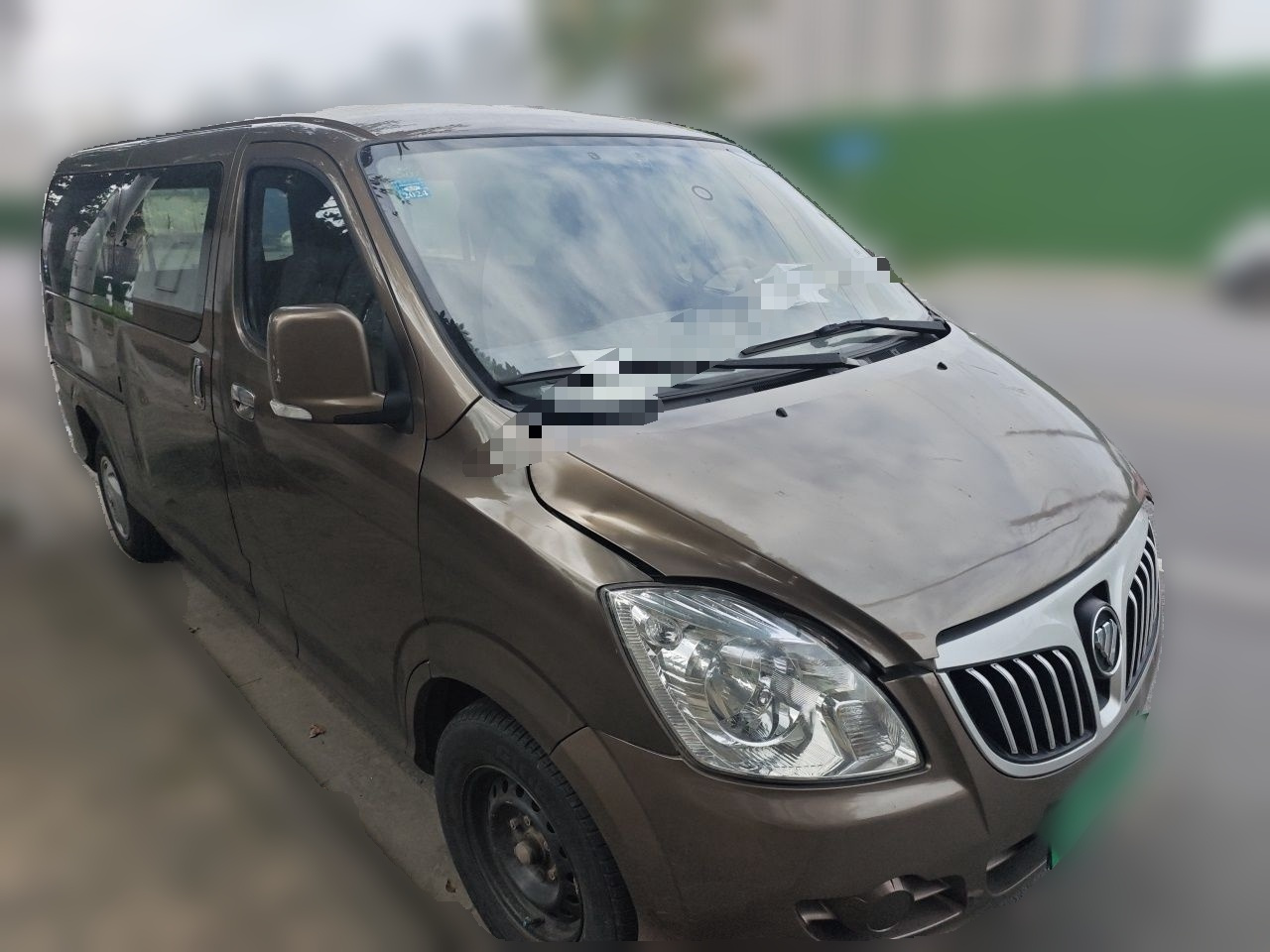 E 2017 2.0L Long Wheelbase 4Q20M photo 3