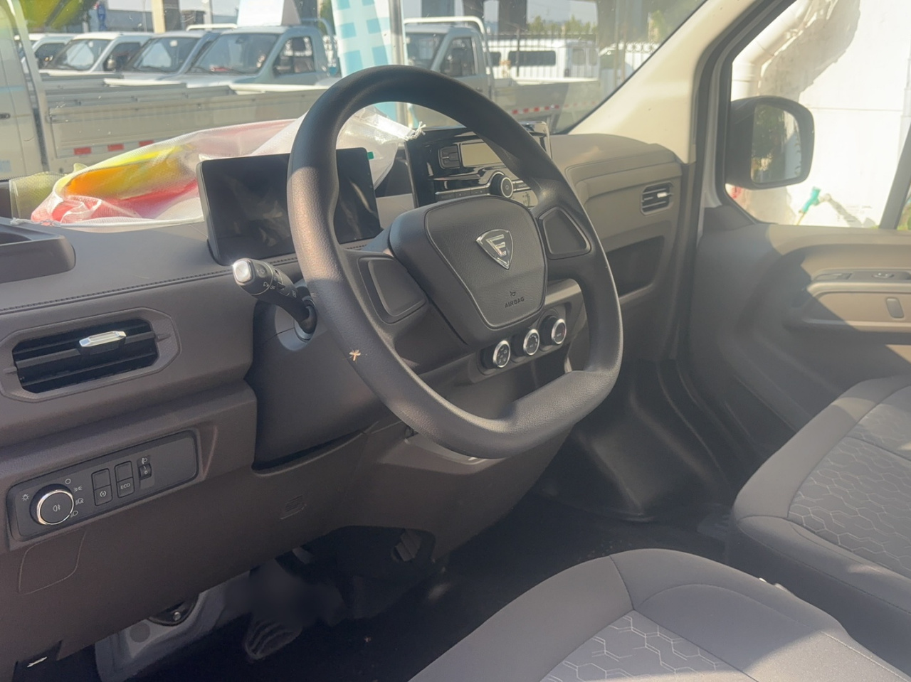 EV EV80 2026 EV80 Short Wheelbase photo 4