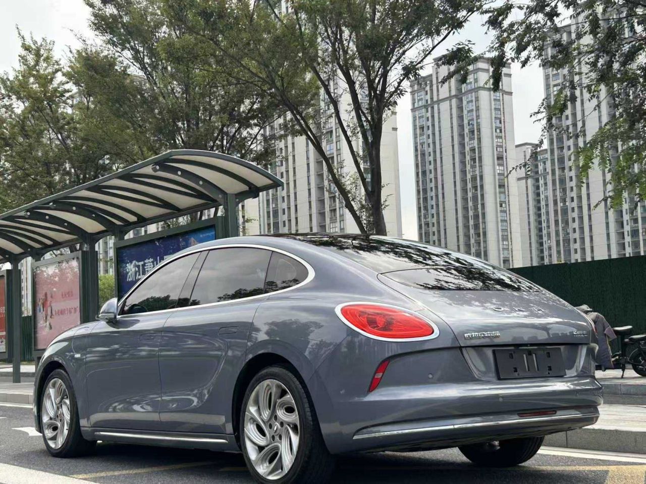 2022 555km Premium photo 4