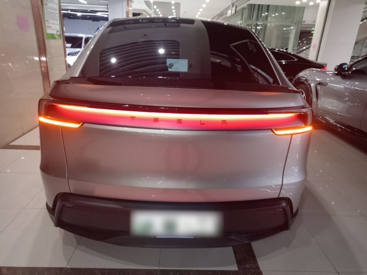 Model Y L 2025 Long Range AWD photo 5