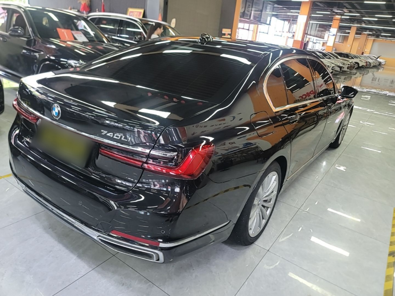 7 Series 2019 730Li Luxury photo 4