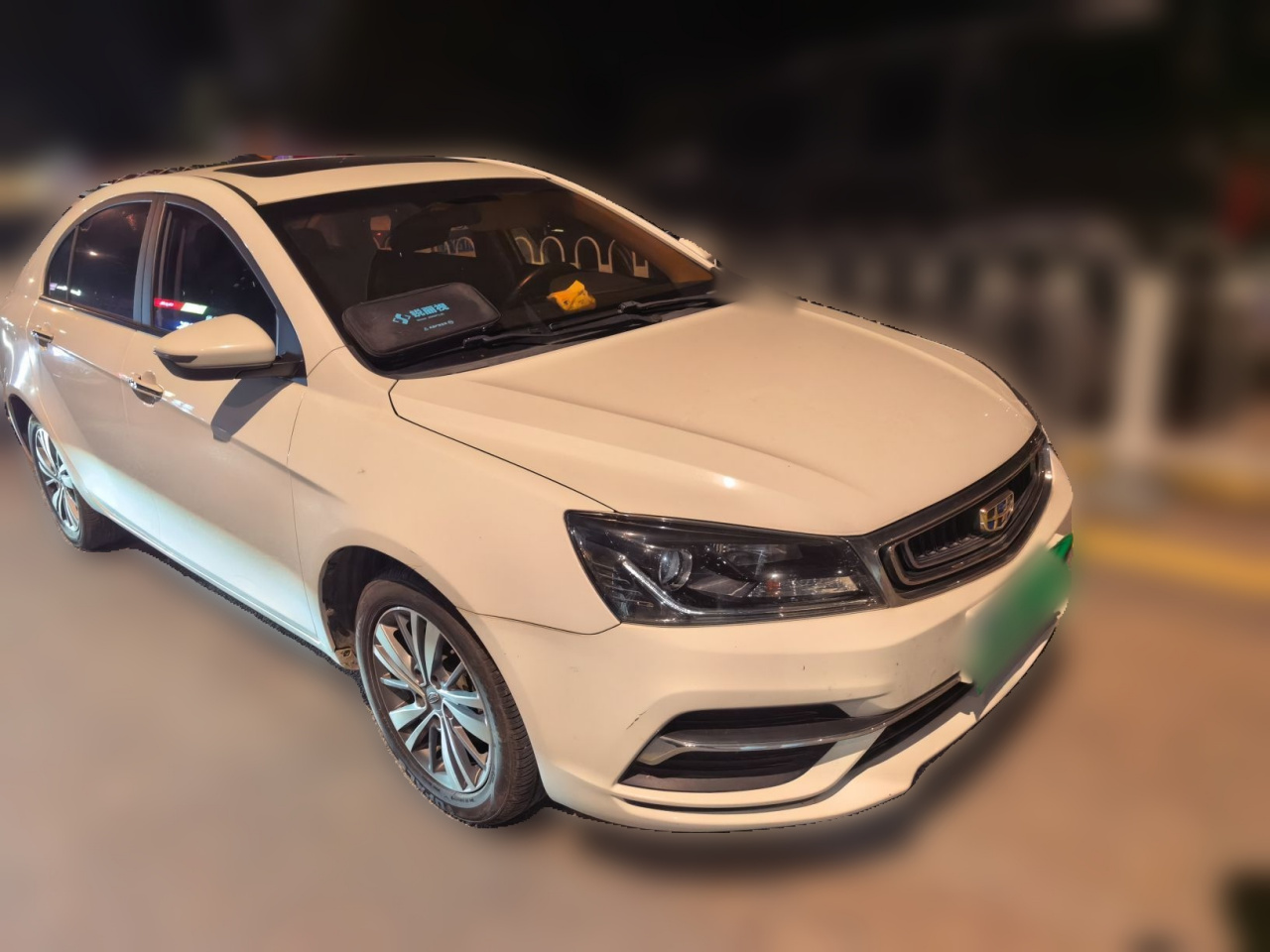 Emgrand 2018 1.5L CVT photo 3
