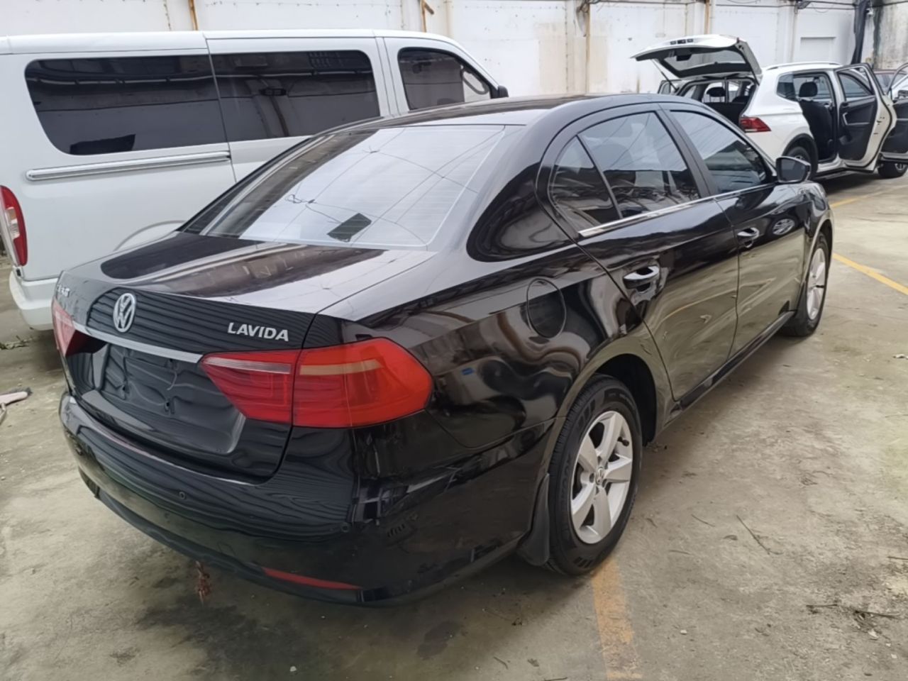 Lavida 2013 Facelift Classic 1.6L AT photo 4