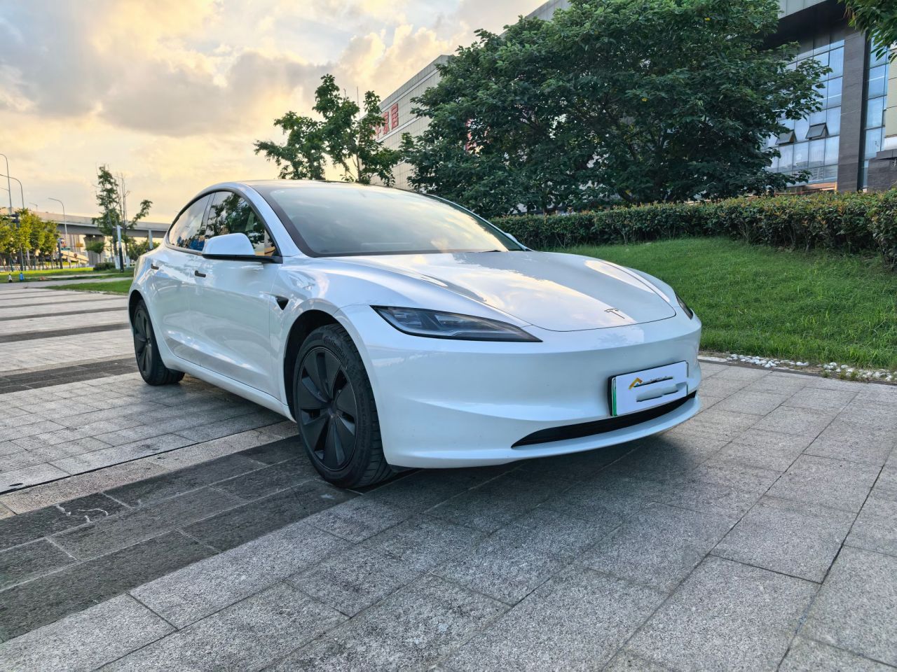 Model 3 2023 RWD photo 4