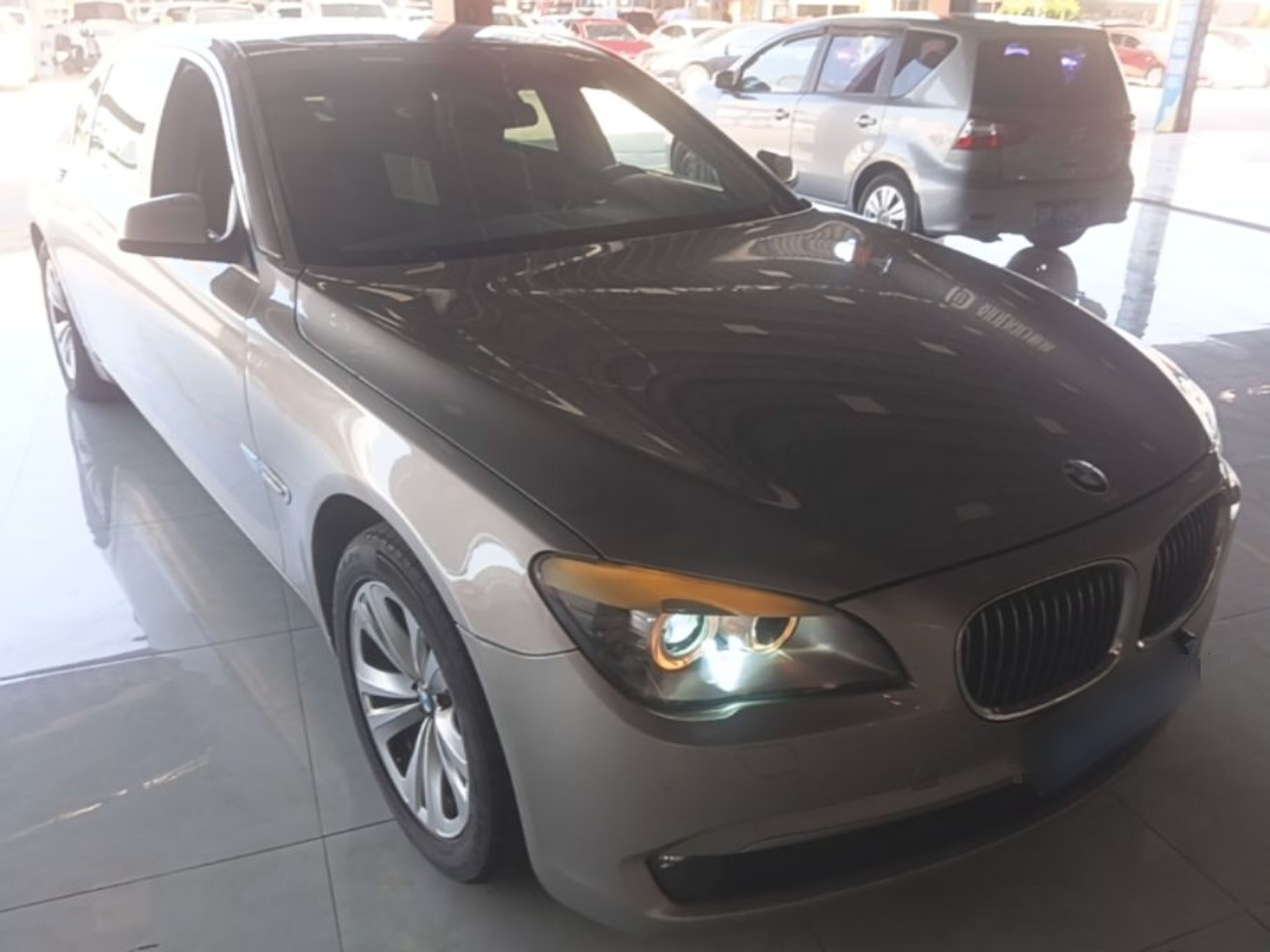 7 Series 2011 730Li photo 3