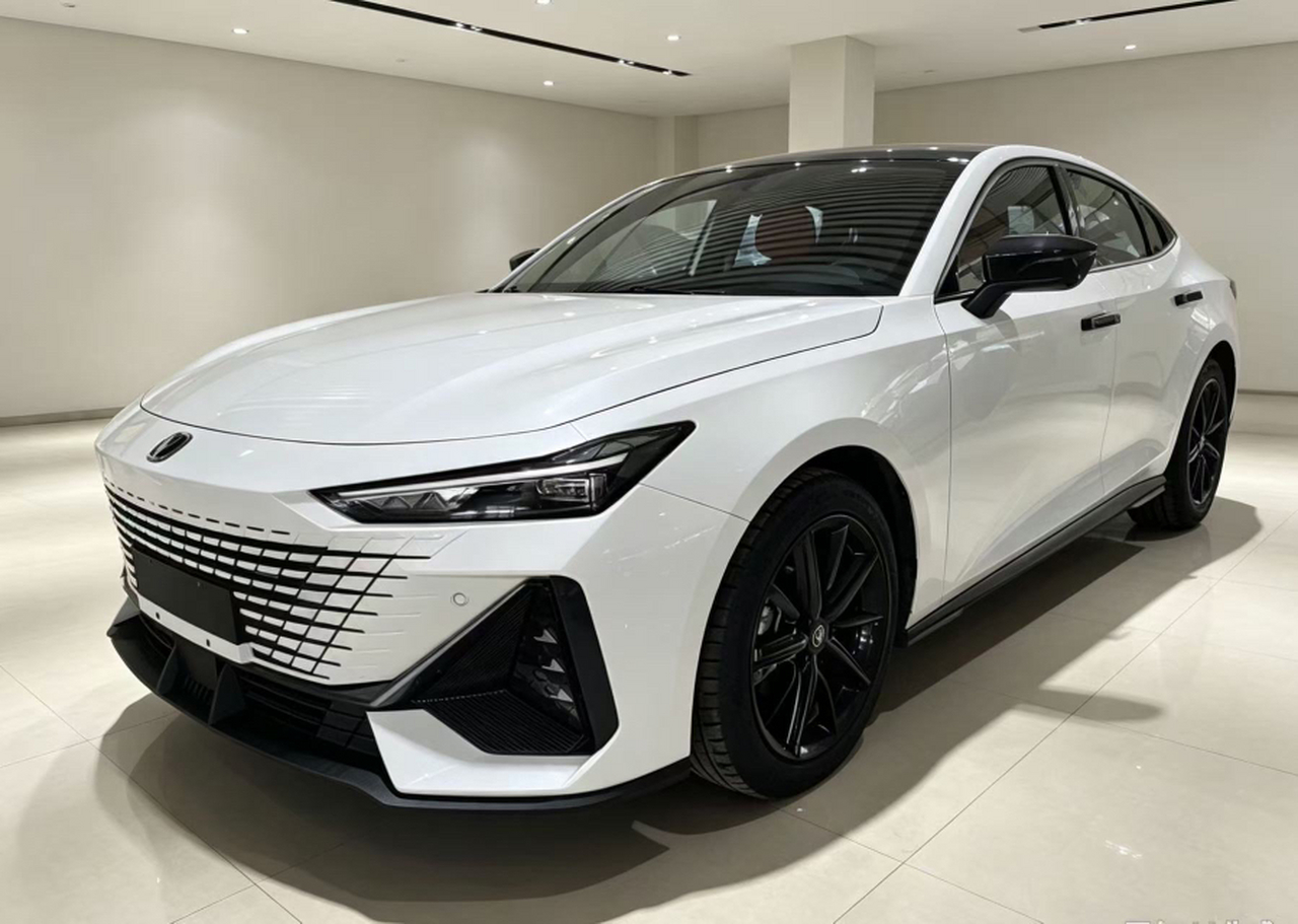 UNI-V 2022 1.5T Premium