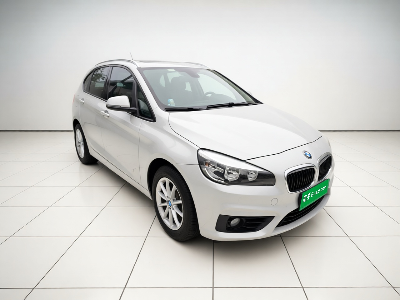 2 Series Wagon 2016 218i Fashion photo 3