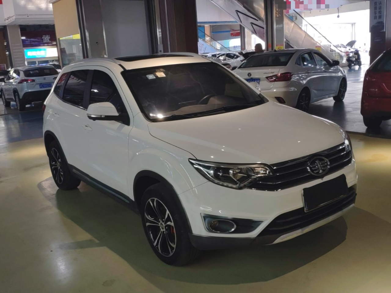 FAW Senia R7 2017 1.6L AT Smart photo 5