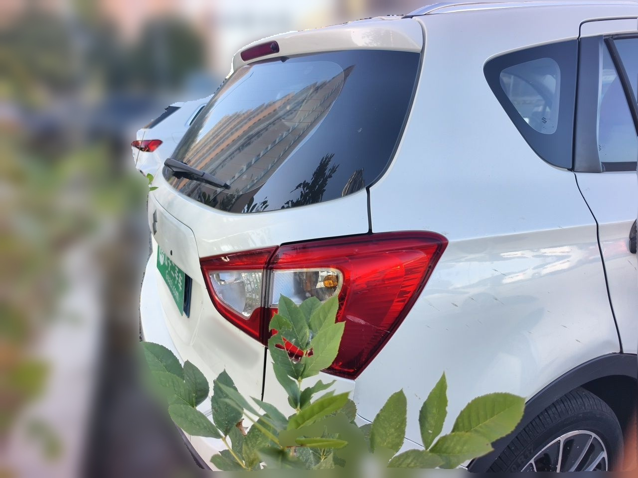 2014 1.6L CVT AWD Premium photo 3