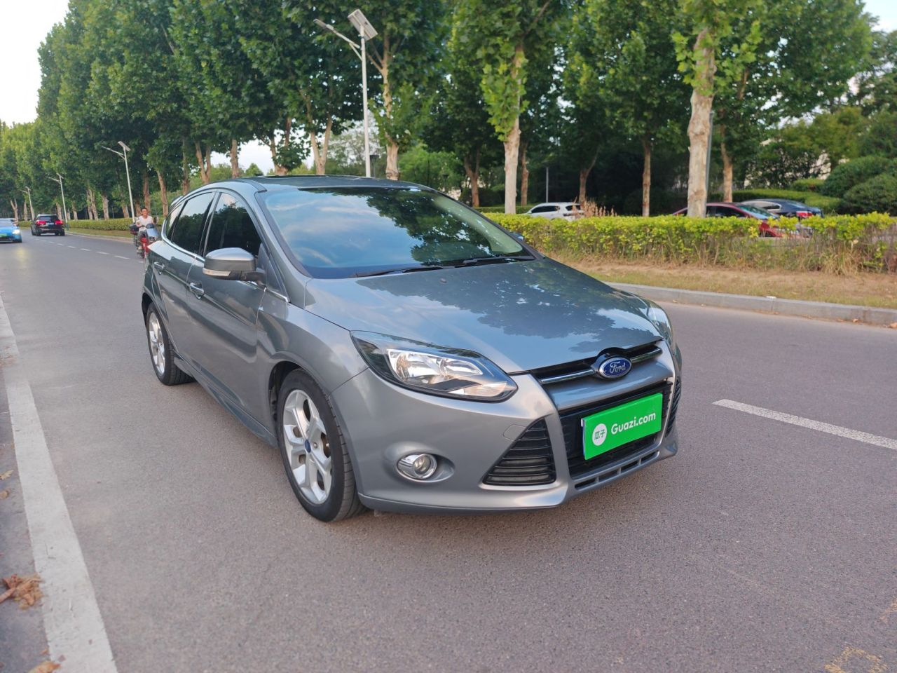 Focus 2012 Hatchback 2.0L AT Luxury Sport photo 3
