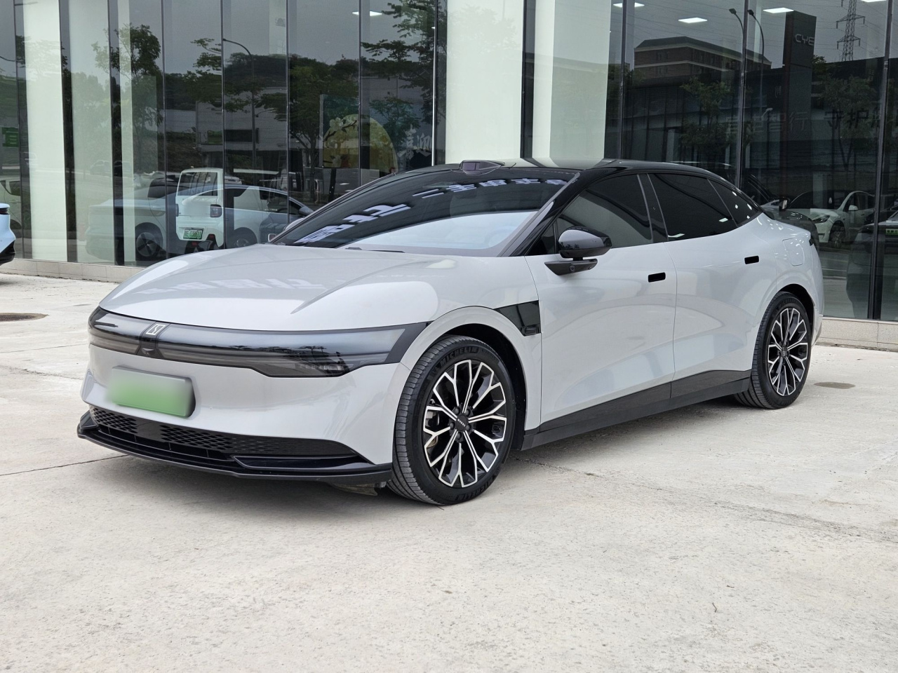 007 2025 RWD ADAS 75kWh