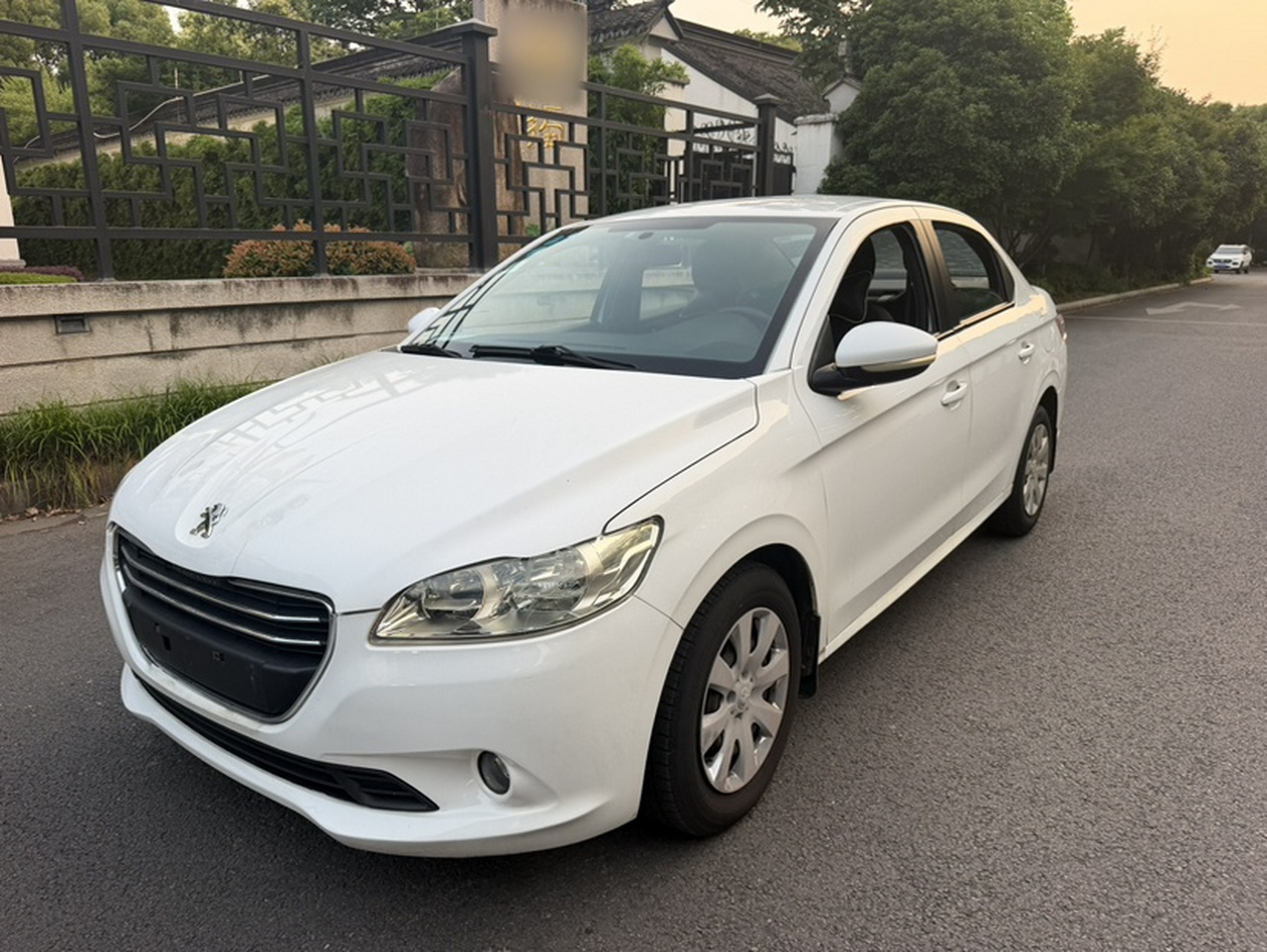 301 2014 1.6L MT Comfort photo 4