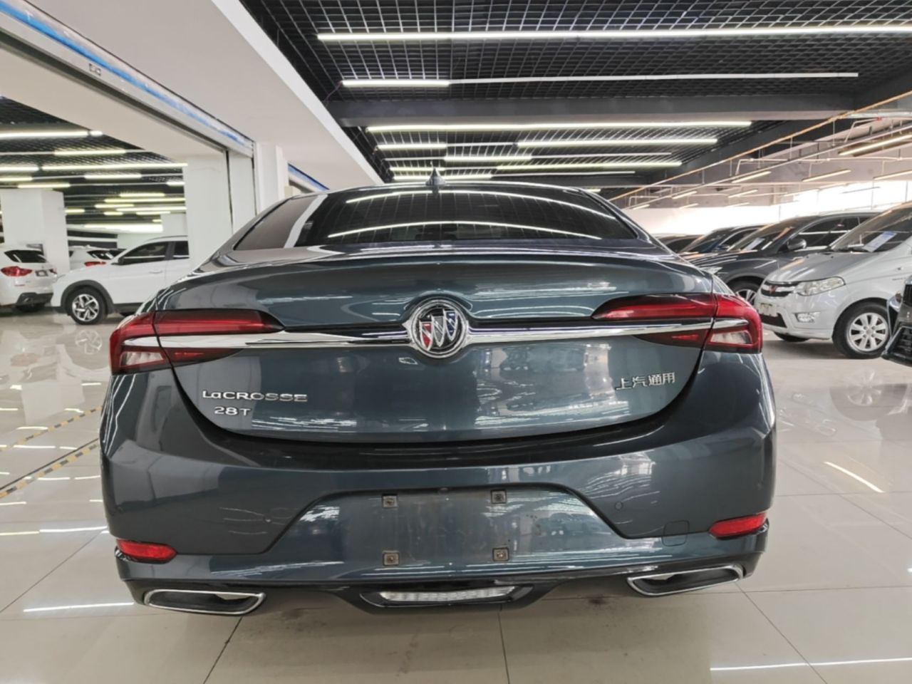 LaCrosse 2019 28T Luxury photo 5