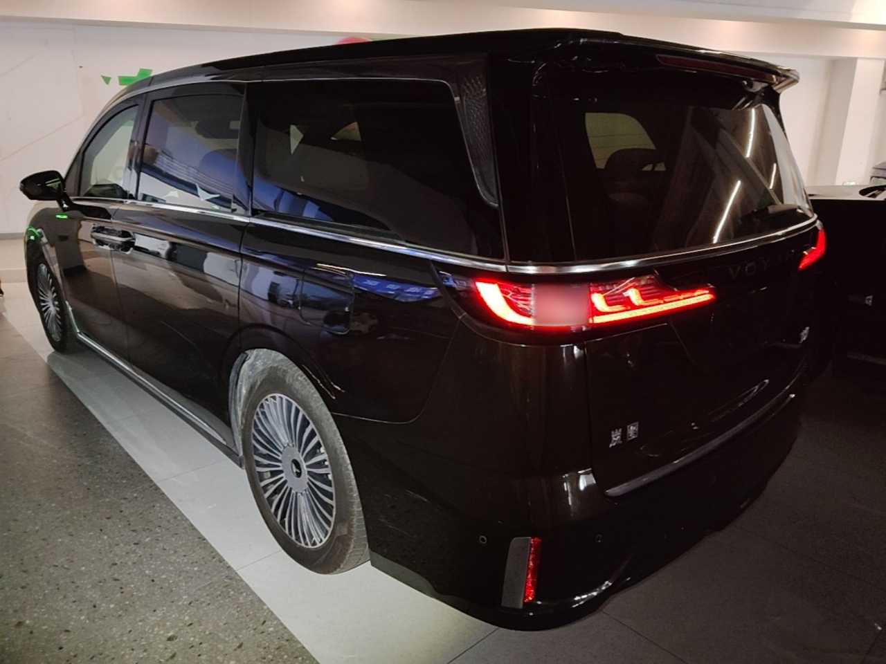 Voyah Dreamer 2025 PHEV AWD Flagship photo 4
