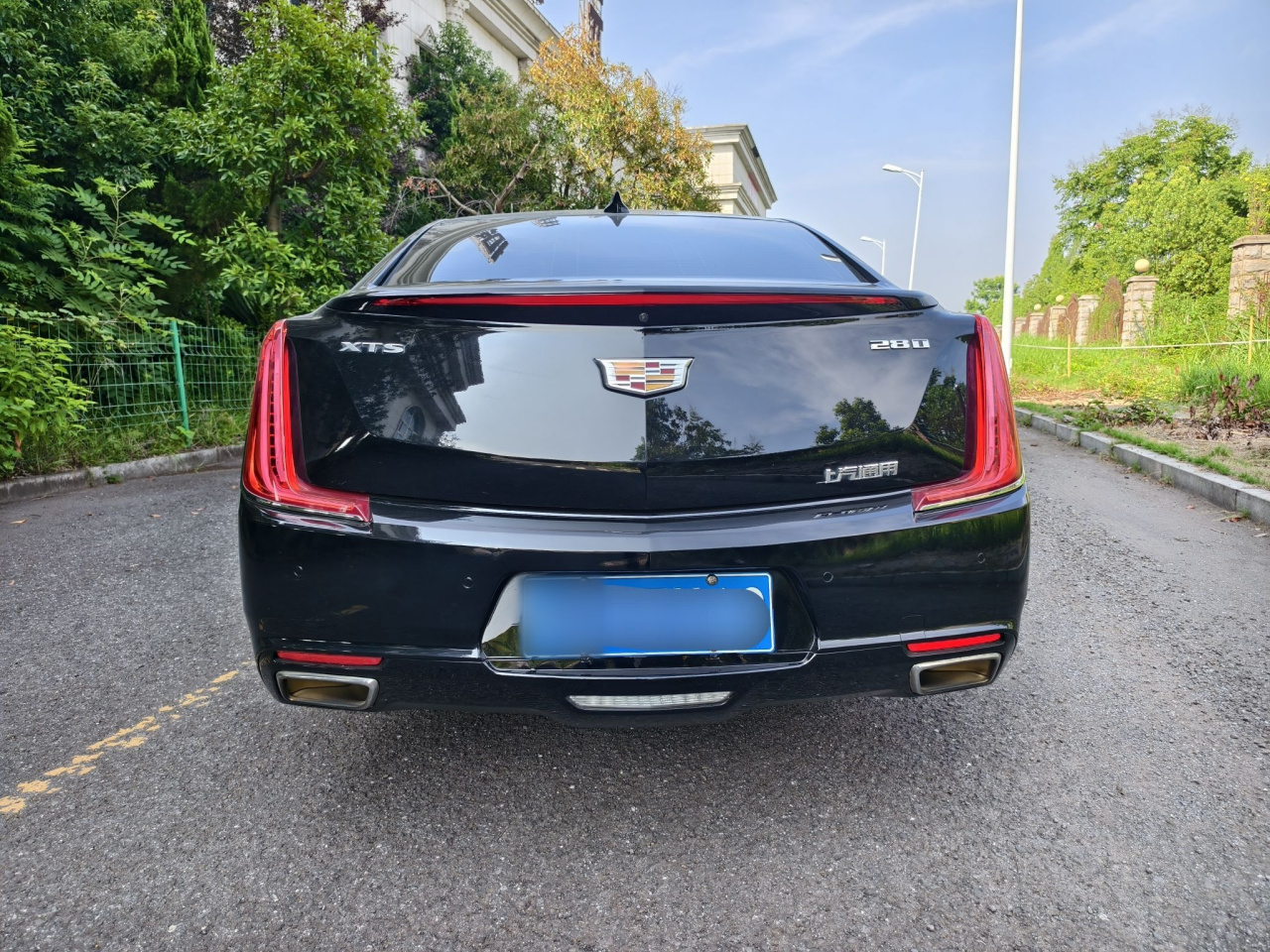 XTS 2018 28T Tech photo 5