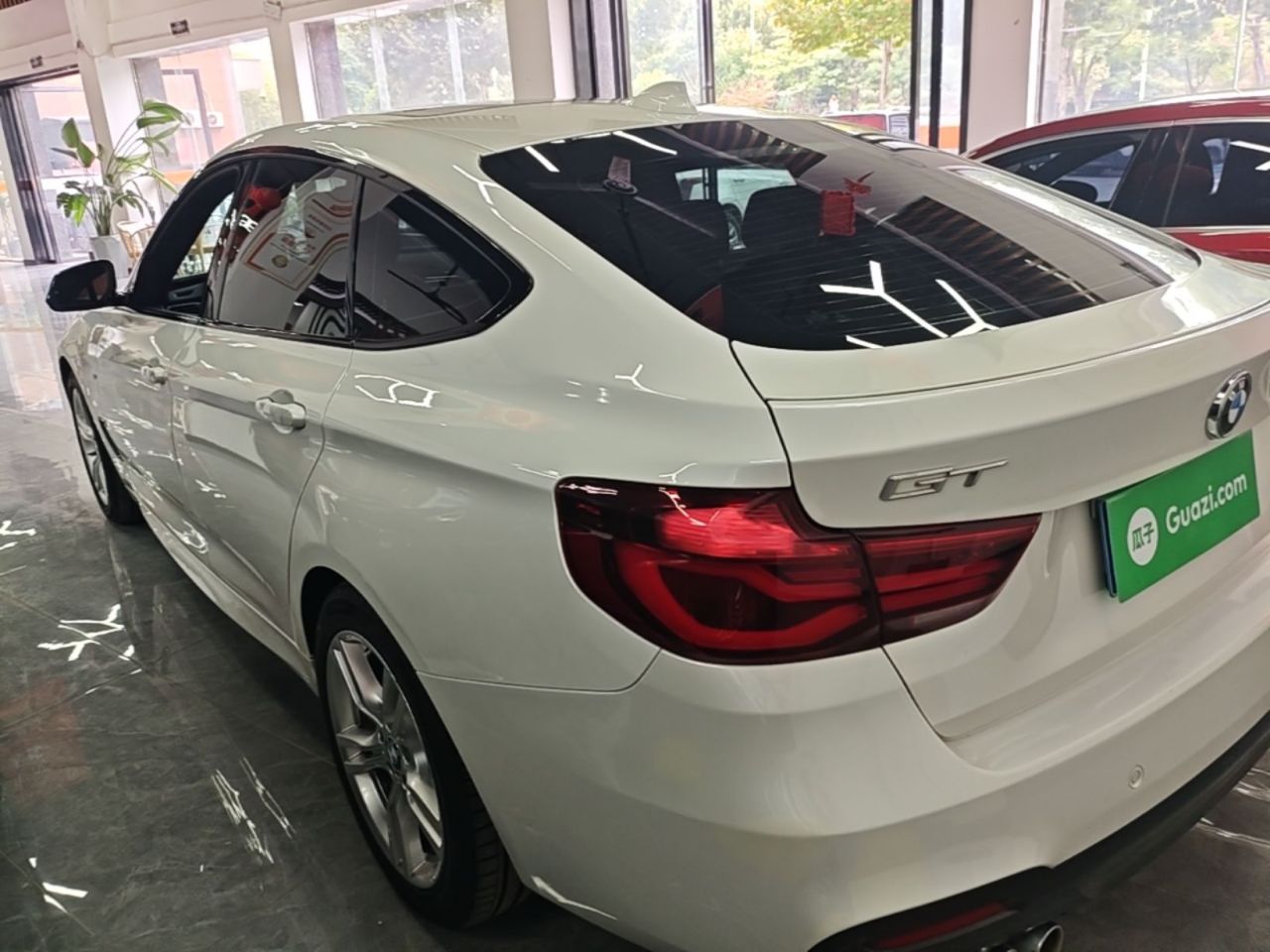 3 SeriesGT 2020 320i M Sport Package photo 4
