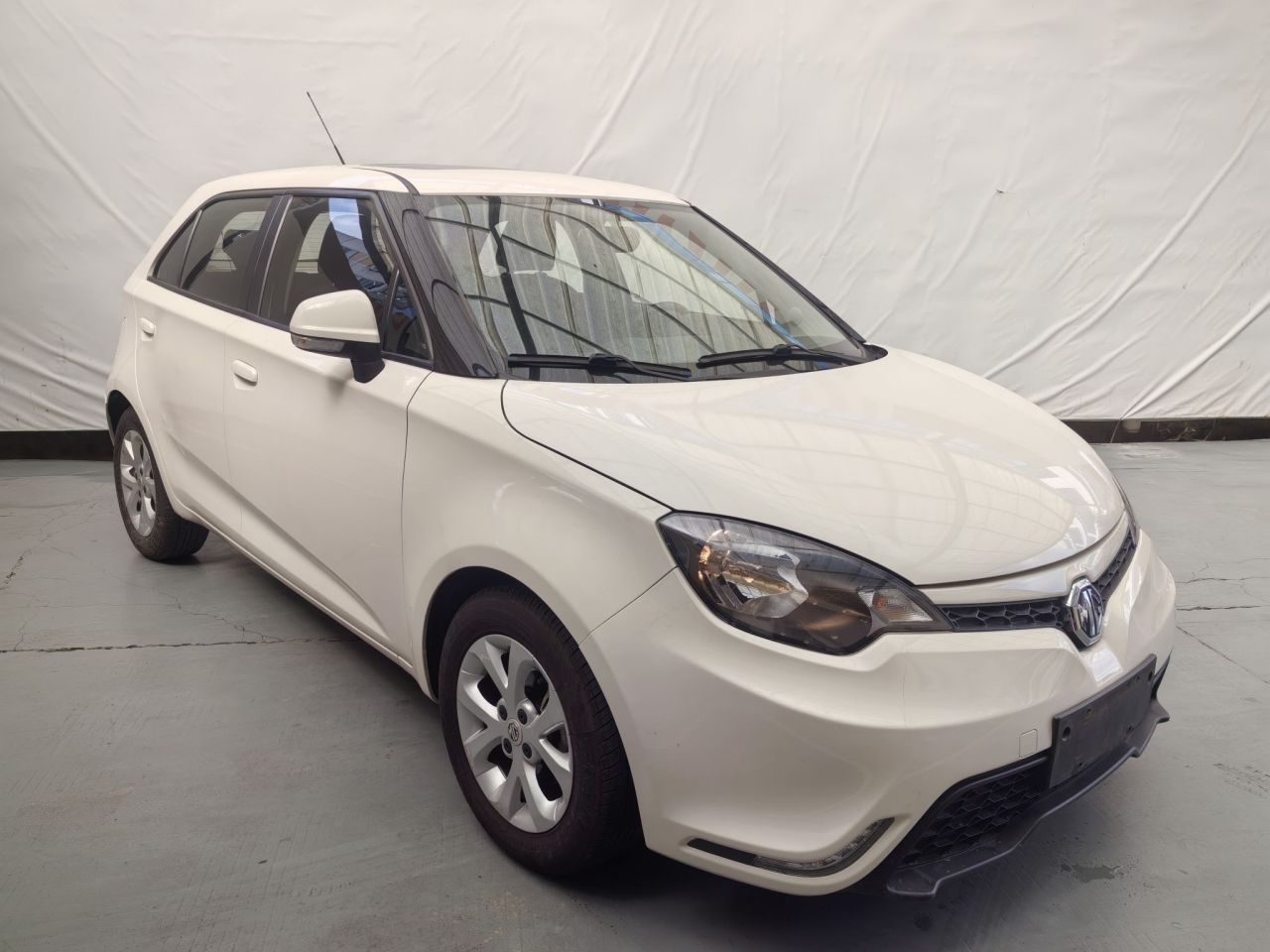 3 2014 1.5L AMT Elite photo 4