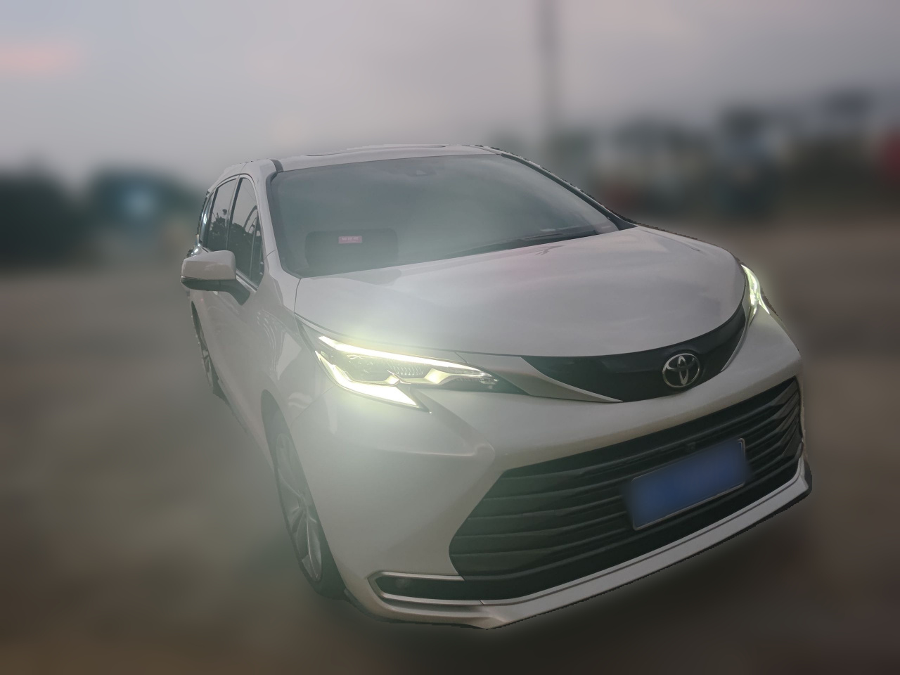 Sienna 2026 2.5L Hybrid RWD Premium photo 3