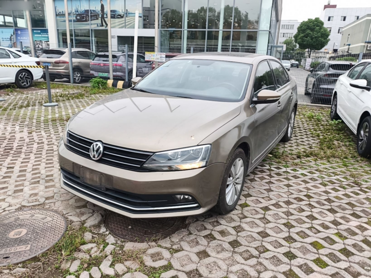 Sagitar 2015 1.6L MT Comfort