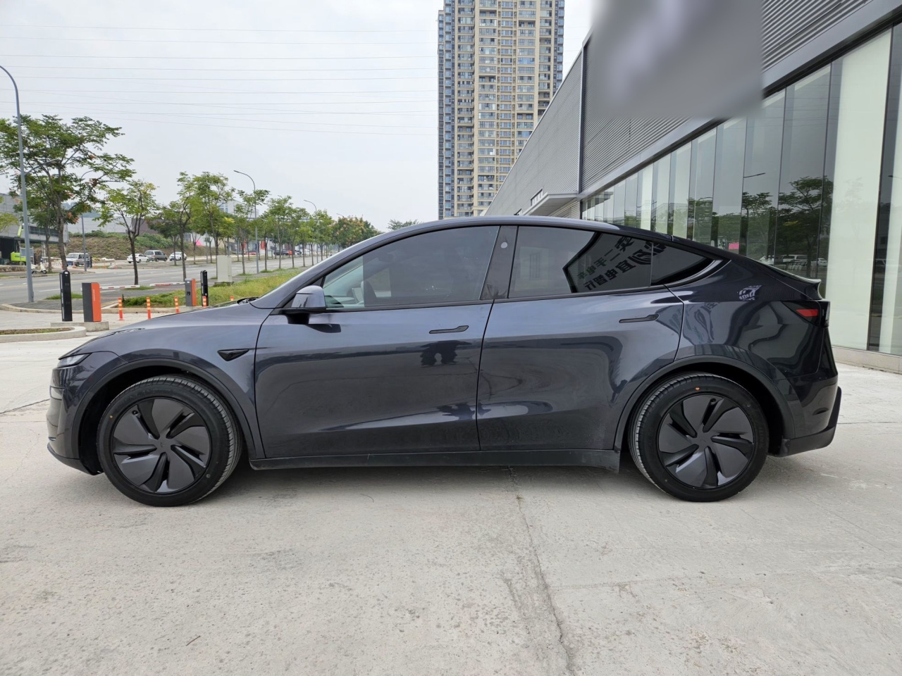 Model Y 2025 RWD photo 5