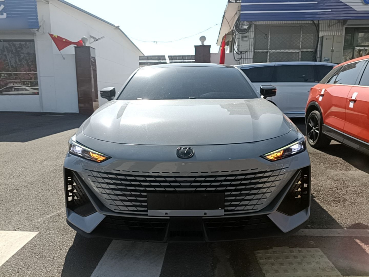 UNI-V 2022 1.5T Premium photo 2